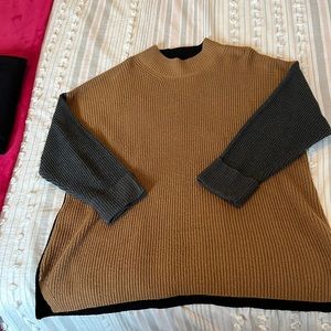 Lightly worn Calvin Klein sweater. Size 2X